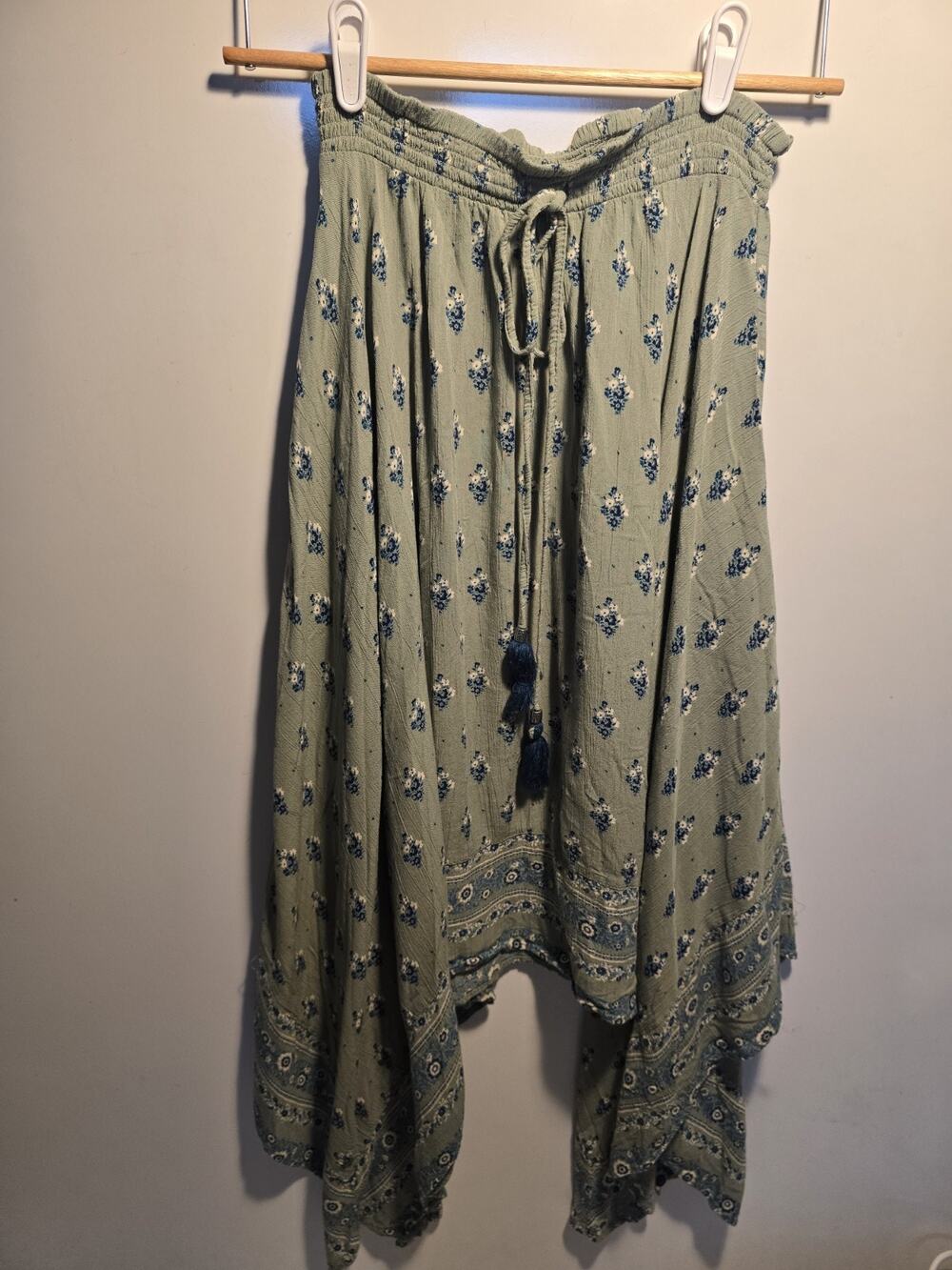 Nostalgia Woman’s Skirt Size Medium Multicolor Floral Print festival Boho whimsi